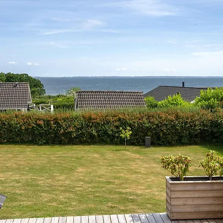 Nyaraló With Sauna, Hot Tub And Sea View *